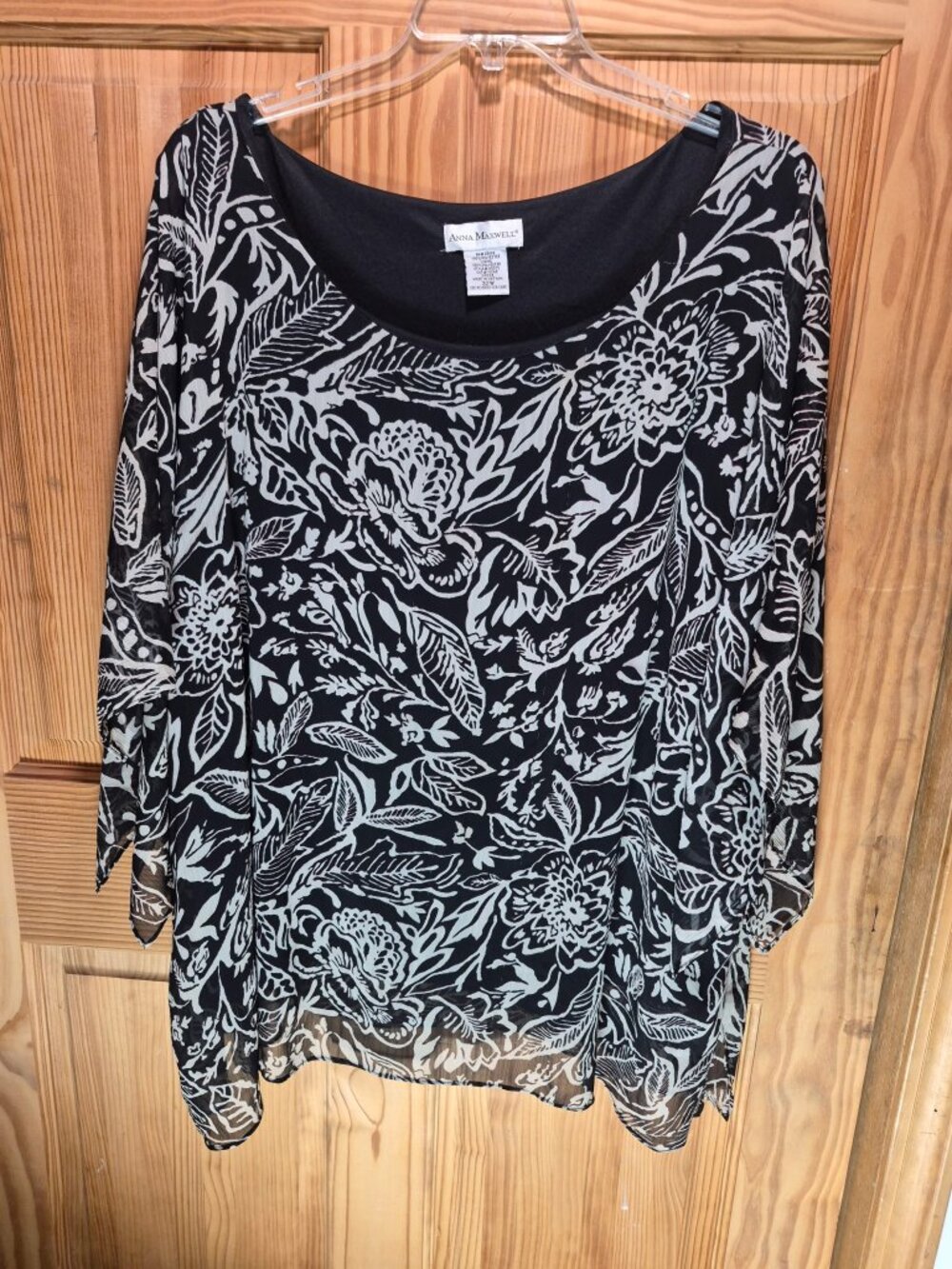 Anna Maxwell 32W top